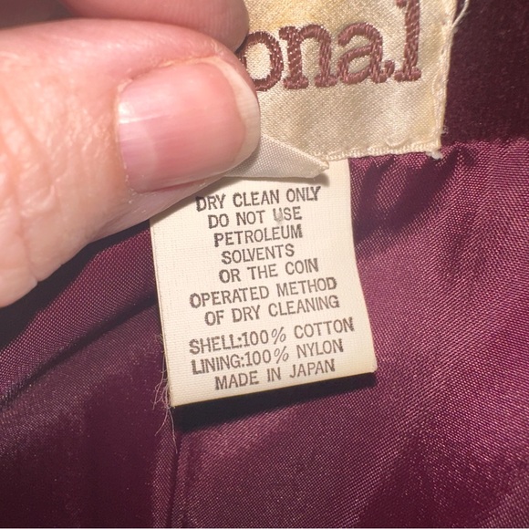 Vintage 1970s Women's Cranberry Velvet Blazer Size 12 - Picture 12 of 12